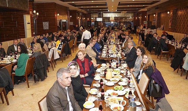 Vali Işın, sağlık çalışanlarıyla iftar yaptı