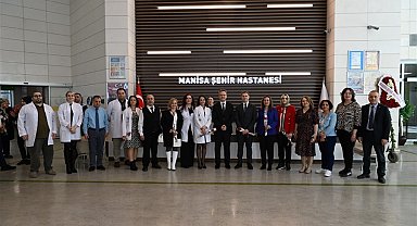 Vali Ünlü, 14 Mart Tıp Bayramında Manisa Şehir Hastanesini ziyaret etti