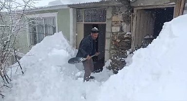 Van'da 96 yerleşim yerinin yolu ulaşıma kapandı