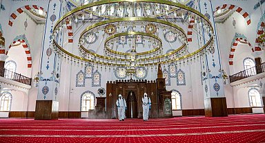 Van'da Ramazan ayı öncesi camiler gül suyu ile temizlendi