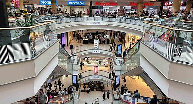 Vatandaşlar seçimin ardından alışveriş merkezlerine akın etti