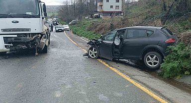 Vidanjör ile kafa kafaya çarpışan otomobil hurdaya döndü: 1 yaralı