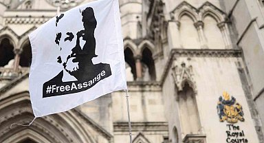 WikiLeaks kurucusu Assange'ın İngiltere'den ABD'ye iadesi askıya alındı