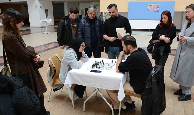 Yabancı Diller Kulübü'nün düzenlediği satranç turnuvası sona erdi