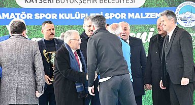 Yahyalıspor kupasını aldı