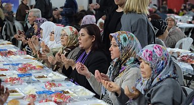 Yaklaşık 670 kişinin yaşadığı köyde 500 kişi aynı sofrada buluştu