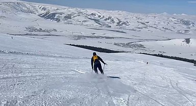 Yalnızçam Kayak Merkezi'nde hafta sonu yoğunluğu