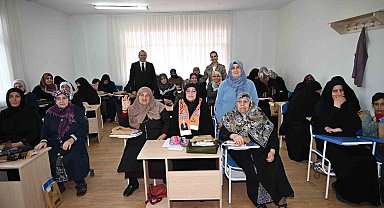 Yalova'da "öğrenmenin yaşı yok" diyen kadınlar artık okur-yazar