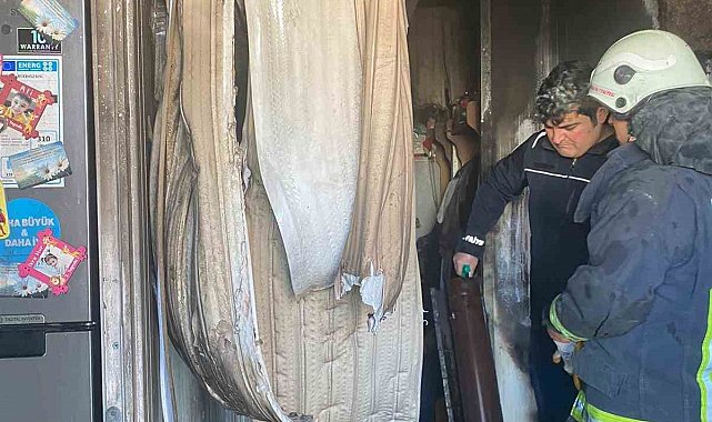 Yangında ev kullanılamaz hale geldi, 2 büyükbaş hayvan telef oldu