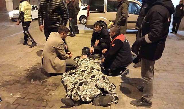 Yaralı üşümesin diye üzerine battaniye örttüler