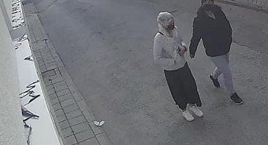 Yardım toplama bahanesiyle girdikleri apartmanda boş dairelerin kapılarını zorladılar