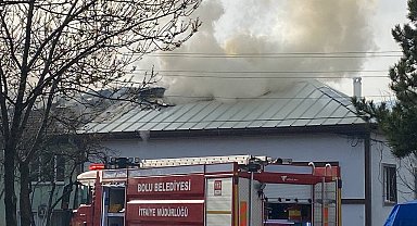 Yaşlı çiftin balkona koyduğu kömür kovası 3 evi yaktı