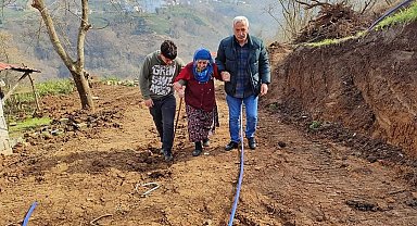 Yaşlı kadının 40 yıllık yol hayali gerçekleşti