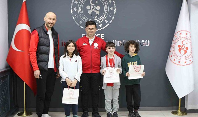 Yazıcı'dan başarılı sporculara ödül