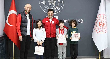 Yazıcı'dan başarılı sporculara ödül