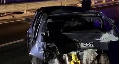 Yeni açılan köprülü kavşakta iki otomobil çarpıştı: 5 hafif yaralı