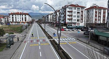 Yol çizgileri ve yaya geçitleri yenileniyor