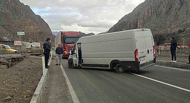 Yol kenarına dizilen bordürler kazaya davetiye çıkarıyor