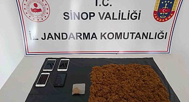 Yol kontrolünde durdurulan şahıslardan uyuşturucu çıktı