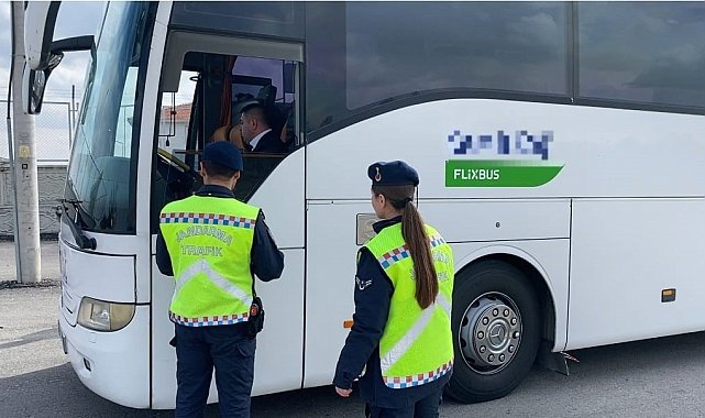 Yolcu otobüsleri jandarma ekiplerince denetleniyor