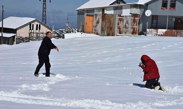 Yüksek kesimlerde kış, şehir merkezinde bahar yaşanıyor