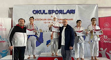 Yunusemreli küçük judocular Kütahya'da 5 madalya kazandı
