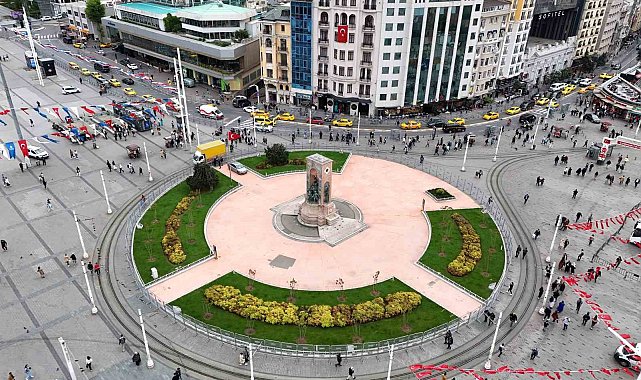 1 Mayıs için demir bariyerlerle kapatılan Taksim Meydanı havadan görüntülendi