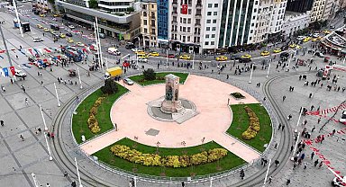 1 Mayıs için demir bariyerlerle kapatılan Taksim Meydanı havadan görüntülendi