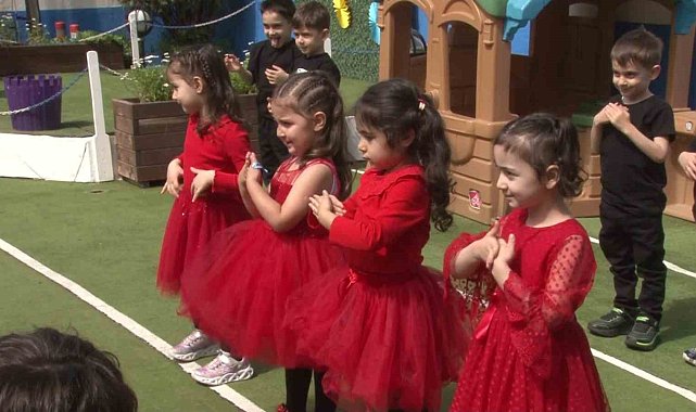 23 Nisan Ulusal Egemenlik ve Çocuk Bayramını Üsküdar'da doyasıya kutladılar