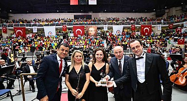 23 Nisan'da bin 600 çocuk CSO ile birlikte sahne aldı