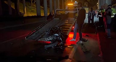 27 yaşındaki motosiklet sürücüsü, ekskavatöre çarpıp ağır yaralandı
