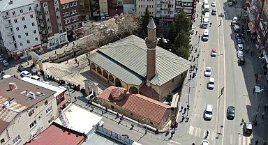 3 İslam güneşinden biri olan Şems-i Sivas'i türbesi ziyaretçilerini ağırlıyor