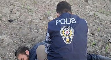 'Dur' ihtarına uymayarak kaçan otomobilden 5 kaçak göçmen çıktı