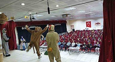 'Kim Korkar Depremden' adlı tiyatro oyunu beğeni topladı