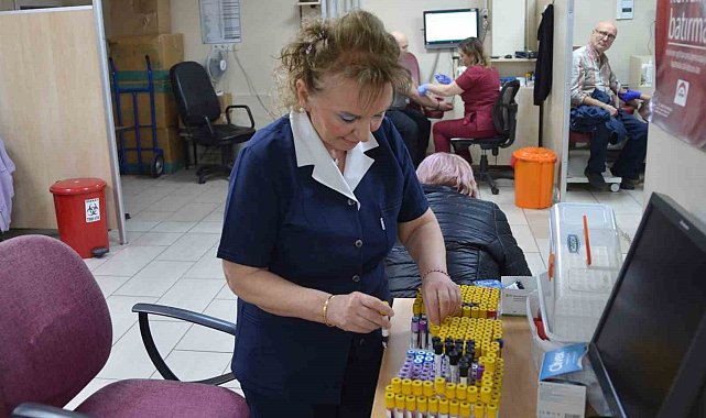 45 yıldır aynı hastanede şifa dağıtan hemşire emeki oldu