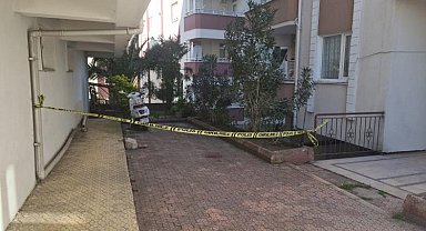 5. kattaki evinin camlarını silerken düşen kadın yaşamını yitirdi