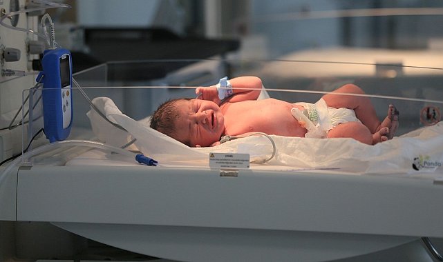 6-12 aylık bebeklerde monoton ağlamaya dikkat