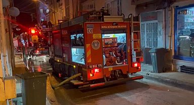6 katlı binanın giriş katı alev alev yandı: 1 kişi dumandan etkilendi