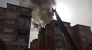 7 katlı apartmanın çatısı alev alev yandı