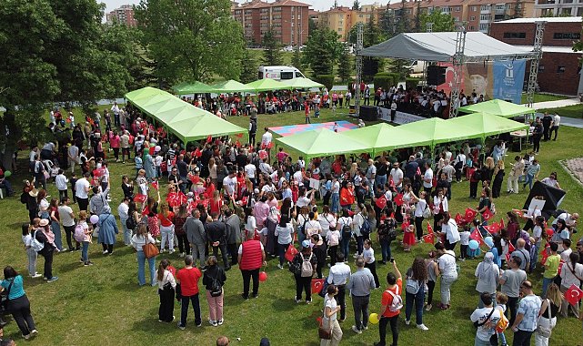7'den 70'e herkes 23 Nisan coşkusunu Tepebaşı'nda yaşadı