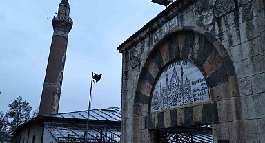 831 yıllık camide bayram namazı kılındı