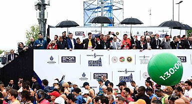 AB Büyükelçisi Türkiye Delegasyon Başkanı İstanbul Yarı Maratonu'na katıldı