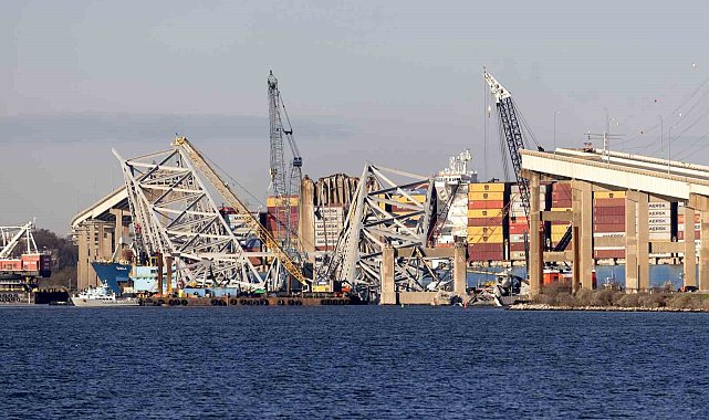 ABD'de yıkılan köprüden nehre düşen 1 kişinin daha cansız bedenine ulaşıldı