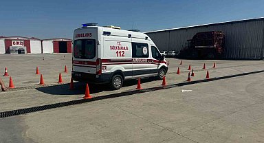 Acil sağlık personellerinin sürüş tekniği göz doldurdu