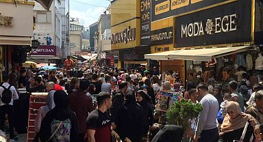 Adana'da vatandaşlar bayram öncesi alışverişe akın etti