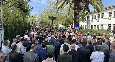 Adım atacak yer kalmadı, insan seli ile karşılandı: Alemdar, Yüce'den görevi devraldı