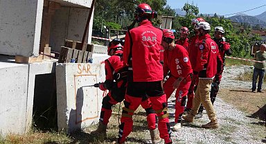 Afetlerin gönüllü kahramanları durmadan eğitimlere devam ediyorlar