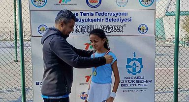 Afyonkarahisarlı küçük tenisçiden büyük başarı