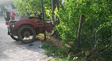 Ağaca çarpan sepetli motosikletin sürücüsü öldü