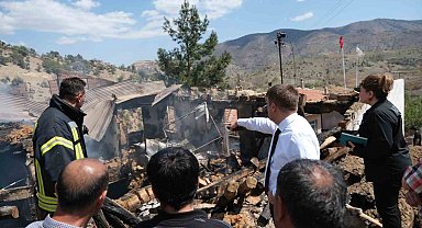 Ahşap ev çıkan yangında kullanılamaz hale geldi